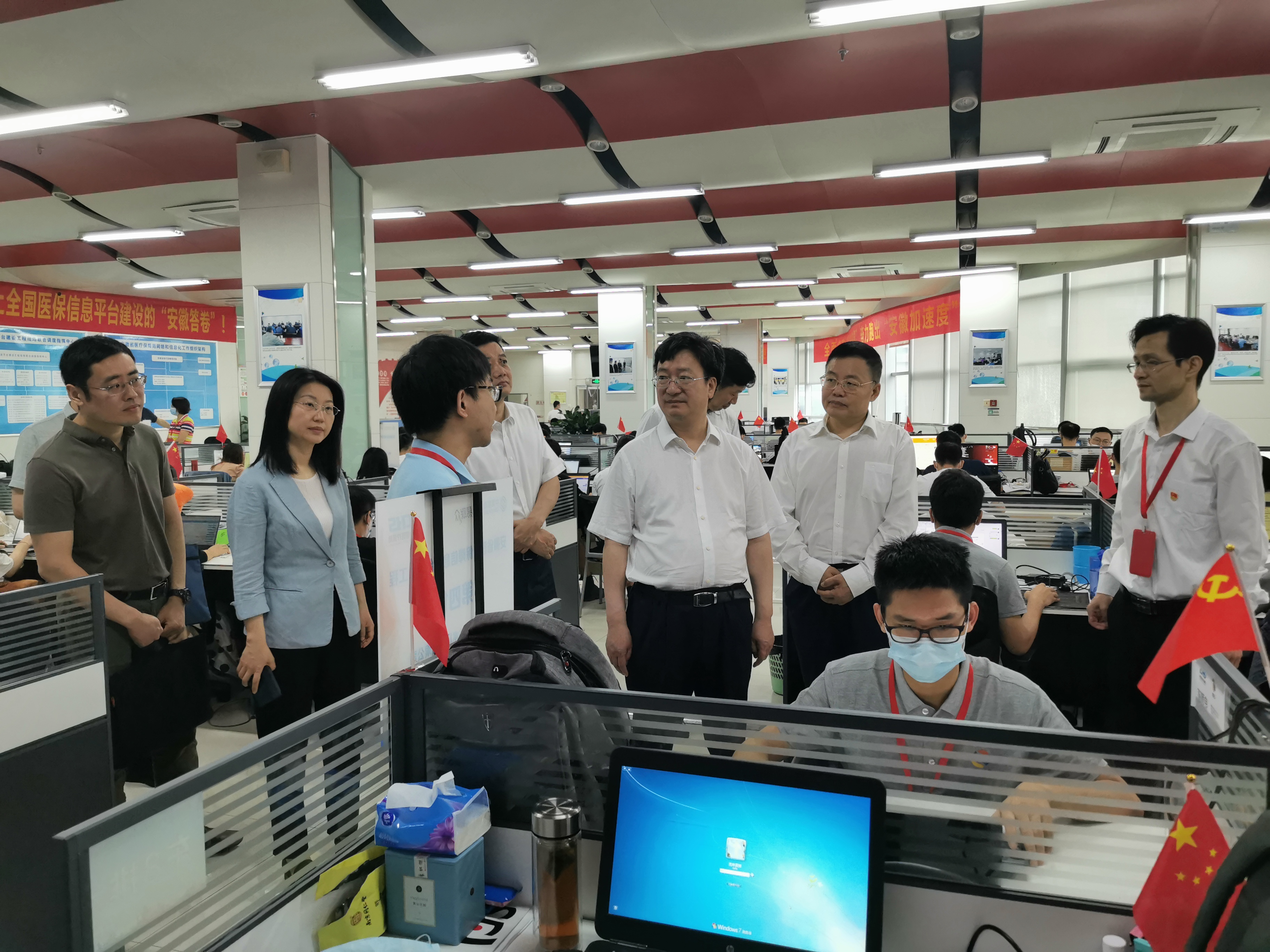 施子海副局長赴四川等地調(diào)研醫(yī)療保障信息化標(biāo)準(zhǔn)化建設(shè)工作2.jpg