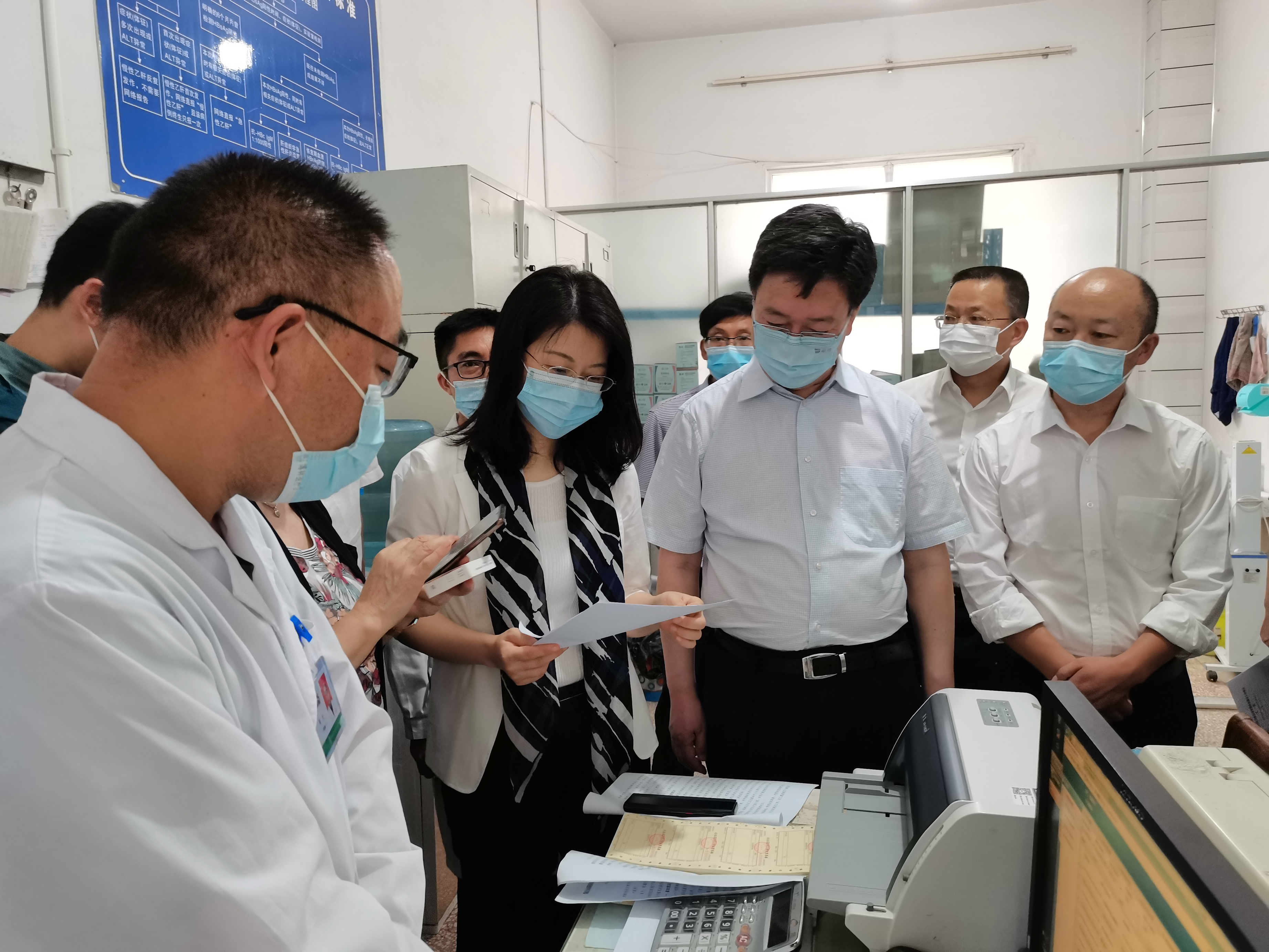 施子海副局長赴西藏等地調(diào)研醫(yī)療保障信息化標準化建設(shè)工作1.jpg