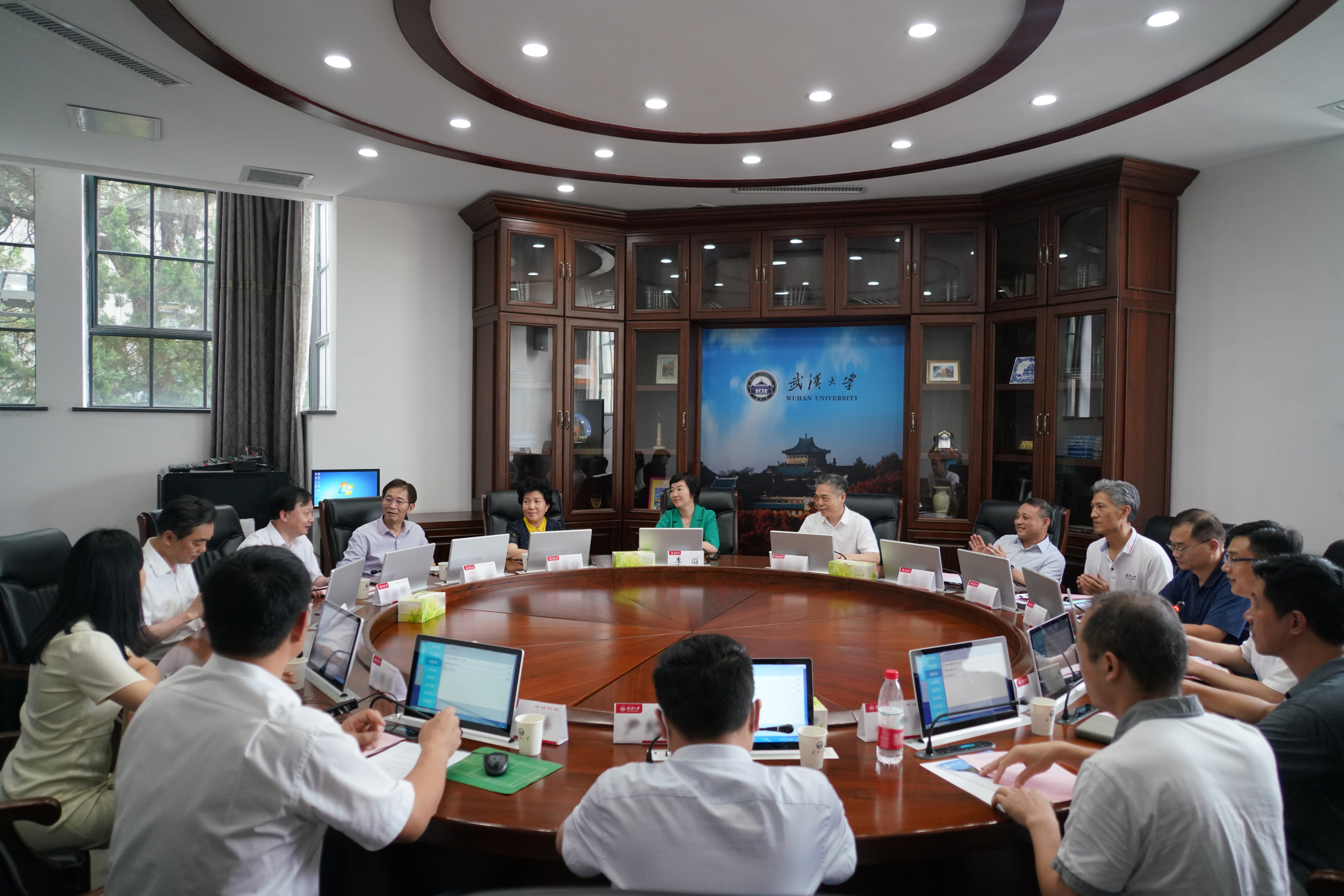 李滔副局長調(diào)研長江中游城市群醫(yī)療保障區(qū)域合作及湖北省基金監(jiān)管工作1.jpg